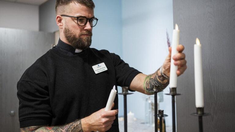 Sweden's 'crossfit priest' heals body and soul on Insta