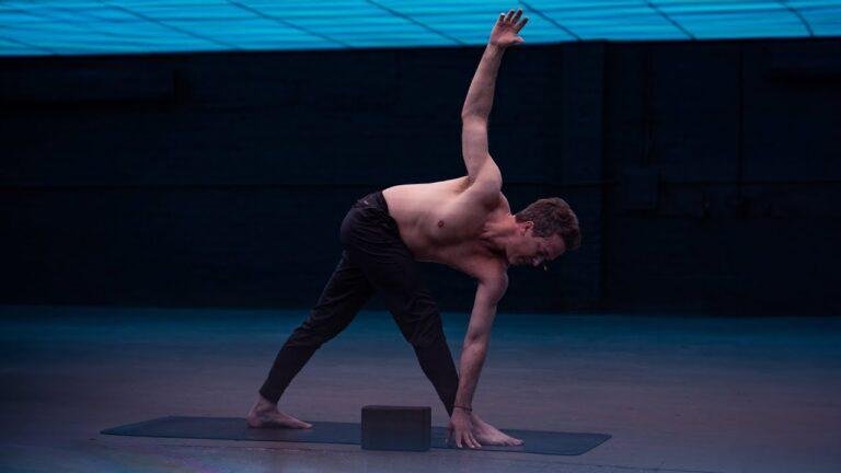 60min. Power Yoga "Purify" with Travis