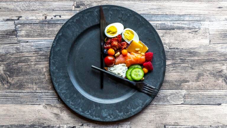 Intermittent fasting helps with weight loss and blood sugar for Type 2 diabetes : Shots - Health News : NPR